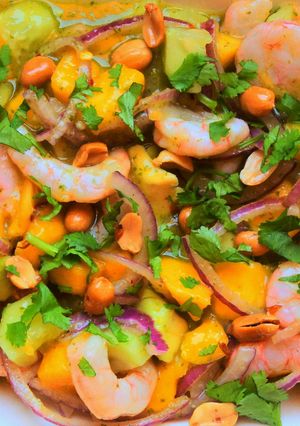 Una foto de Aguachile de gambas y mango