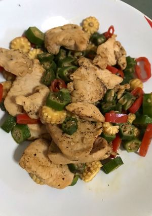 รูปของ อกไก่ผักกระเจี๊ยบเขียวปาปริก้า🌶(คลีน)