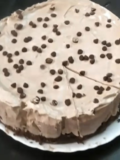 ચોકલેટ આઈસક્રીમ કેક (Chocolate Ice Cream Cake Recipe In Gujarati) રેસીપી મુખ્ય ફોટો