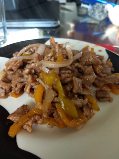 Una foto de Bistec fajita con morrón rápido y rico