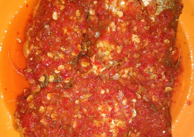 Resep Ikan kembung sambal merah yang Enak