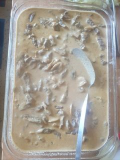 A picture of Beef stroganoff.