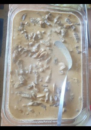 A picture of Beef stroganoff.