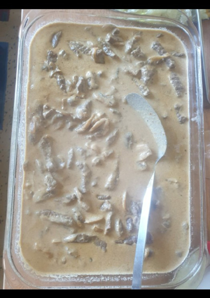 A picture of Beef stroganoff.