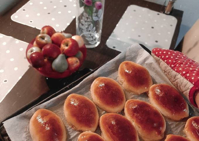 Дрожжевые пирожки с абрикосами в духовке