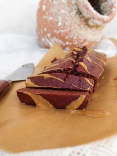 Foto de Bolo de beterraba, chocolate e manteiga de amendoim