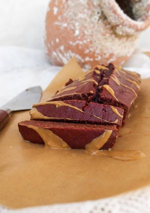 Foto de Bolo de beterraba, chocolate e manteiga de amendoim