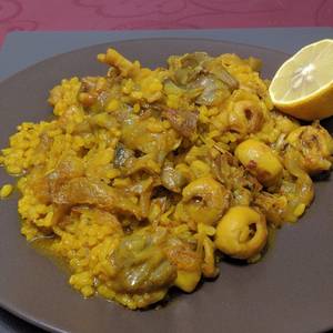 Arroz con calamares y alcachofas