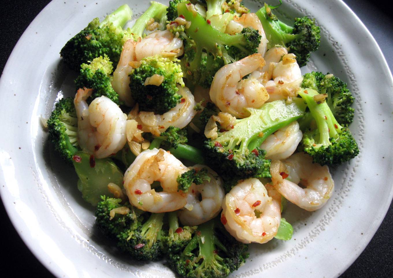 Steam-fried Garlic Chilli Broccoli & Prawns
