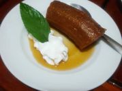 Una foto de postres con plátano maduro