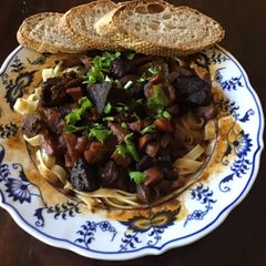 A picture of California Farm Classic Beef Burgundy with Boiler Onions.