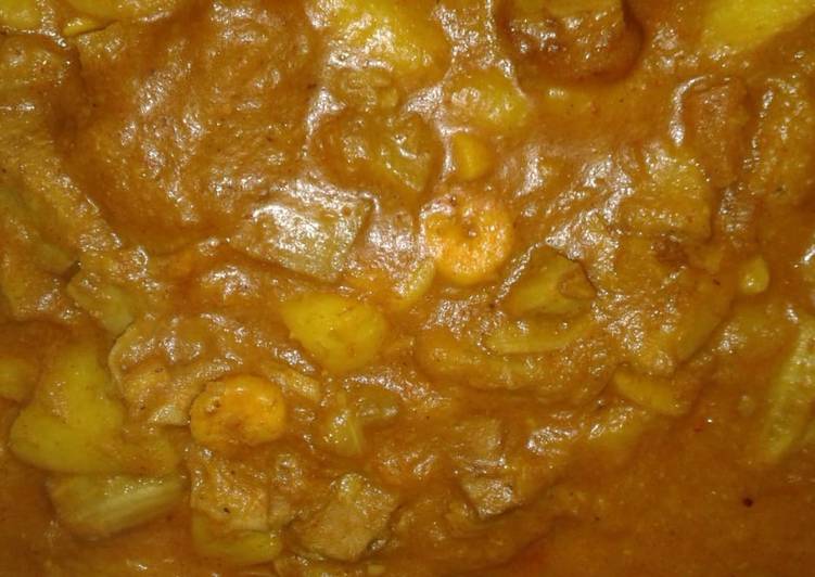 How to Prepare Recipe of Prawn potatoes curry