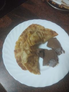 Una foto de Empanadillas de compota de manzana especiada con helado