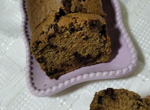 Una foto de Budín integral de café y chips de chocolate -vegano- ☕🍫 :)