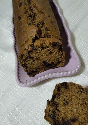 Una foto de Budín integral de café y chips de chocolate -vegano- ☕🍫 :)