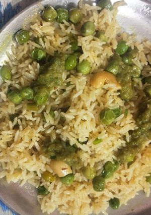 A picture of Matar pulao.