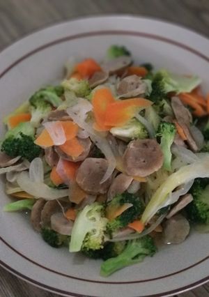 Foto resep Tumis Brokoli Wortel Bakso