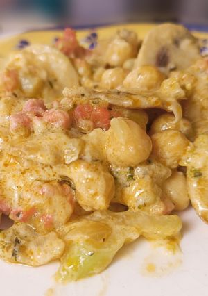 Foto principal de Ensalada caliente de garbanzos, champiñones y brócoli