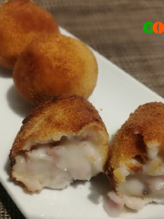 Una foto de Croquetas de chorizo picante