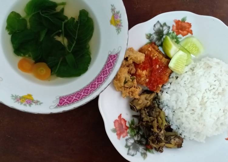 Nasi + cumi hitam + Tempe penyet + sayur bayam