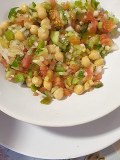 Una foto de Ensalada fresquita de garbanzos