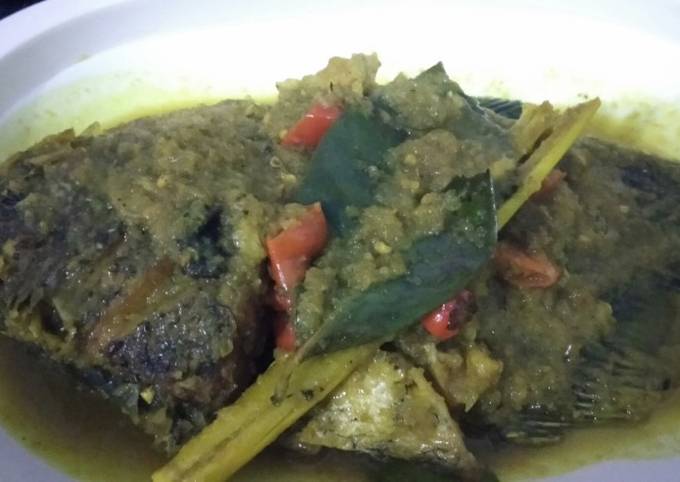 Resep Gurame kuning kunyit asem yang Lezat Sekali