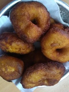 இனிப்பு உளுந்து வடை செய்முறை முக்கிய புகைப்படம்