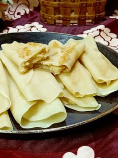 ক্ষীরের পাটিসাপ্টা পিঠা (kheerer patisapta pitha recipe in Bengali) রেসিপির প্রধান ছবি
