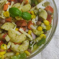 A picture of Pasta pesto salad.