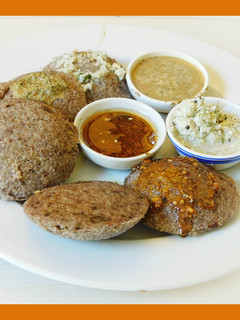 கேழ்வரகு வால்நட் ரவா இட்லி செய்முறை முக்கிய புகைப்படம்