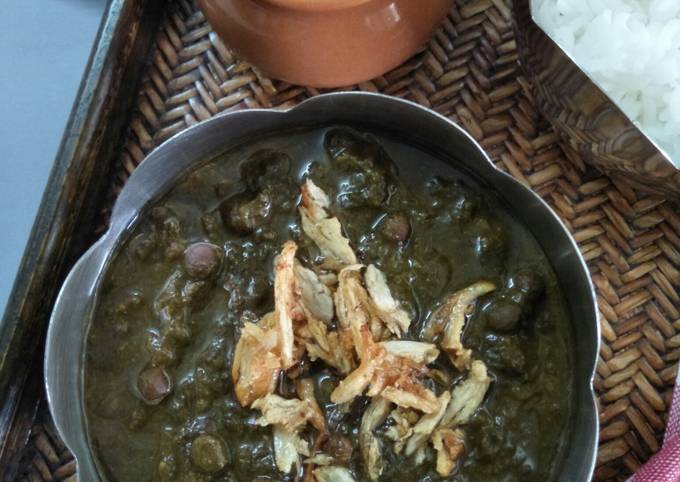 Alucha Phatphata (Colocassia Leaves Sweet And Sour Gravy Veg)