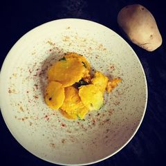 A picture of Aloo pakora.