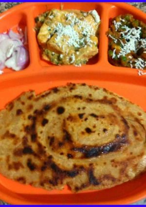 A picture of Sahi Mater, Mater paneer, lachha paratha.