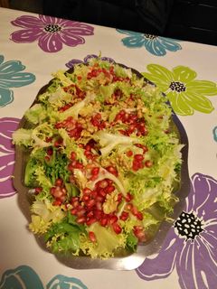Una foto de Ensalada navideña