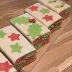 A picture of Christmas Battenberg 🎄.