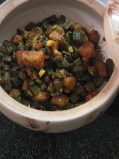 મસાલા ભીંડી (Masala Bhindi Recipe In Gujarati) રેસીપી મુખ્ય ફોટો