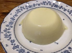 Une photo de Crèmes vanille et noix de coco à l agar agar
