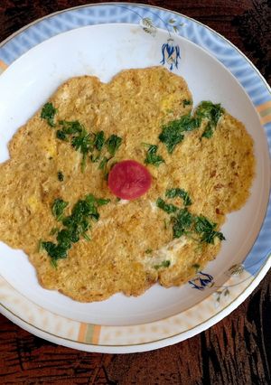A picture of Veg omelette 🥚🥚🥬🍅.