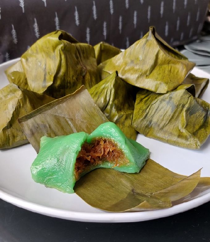 Ozini soruvchi yigit oz dick videosini soradi