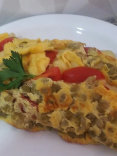 Una foto de Omelette con arvejas y cia. XL