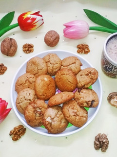 A picture of Oats Honey Walnut Cookies.