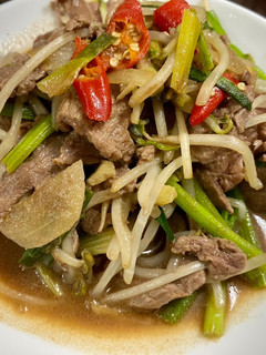 豆芽芹菜炒牛肉 的食譜成品照片