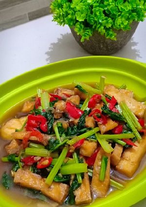 Foto resep Oseng Sawi Tahu Cabe Merah