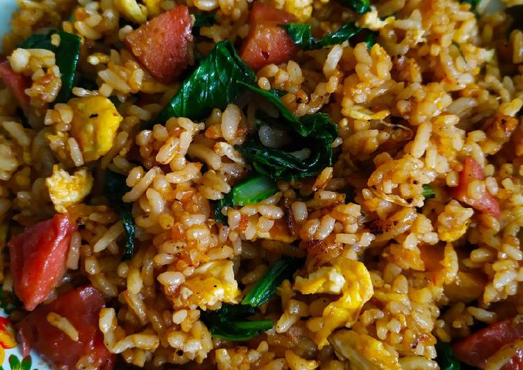 Nasi goreng bakso sawi telor