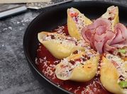Una foto de pastas con salsa pomodoro