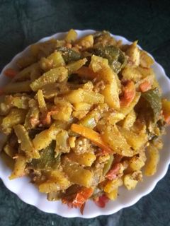 табиғатта жалаңаш әйелдер Тесіктері бар адамдар қалай сиқырады?