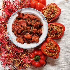 A picture of Bell Pepper stuffed noodles.
