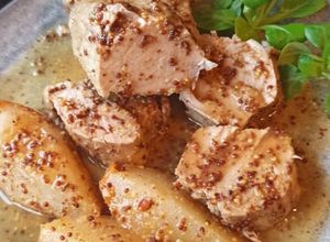 Une photo de Filet mignon de porc aux poires, miel et moutarde à l'ancienne