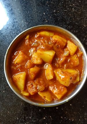 કાઠિયાવાડી લસનીયા બટેટા નું શાક (Lasaniya Bataka sabji Recipe In Gujarati) રેસીપી મુખ્ય ફોટો