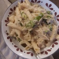 A picture of Crock pot chicken broccoli pasta.